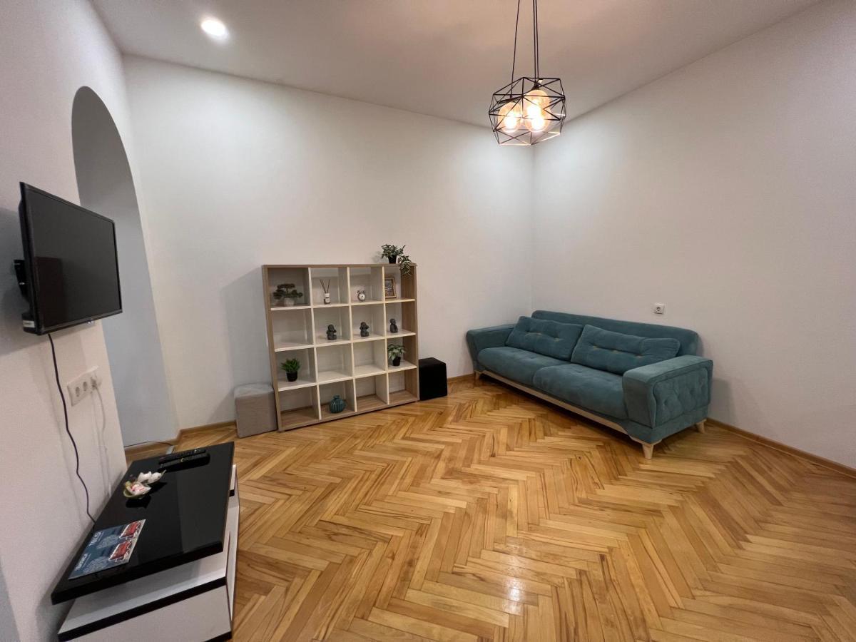 Cosy Apartment In Tbilisi Centre Екстер'єр фото