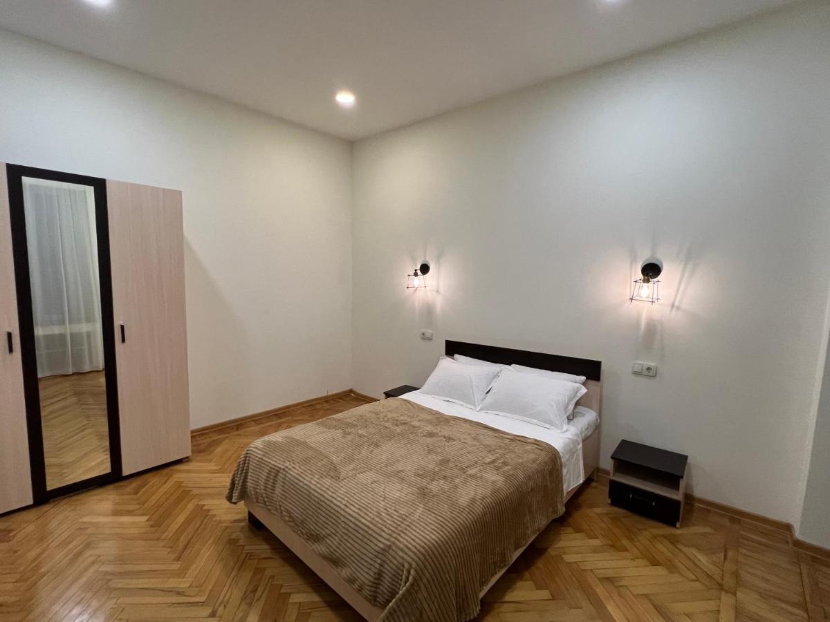 Cosy Apartment In Tbilisi Centre Екстер'єр фото