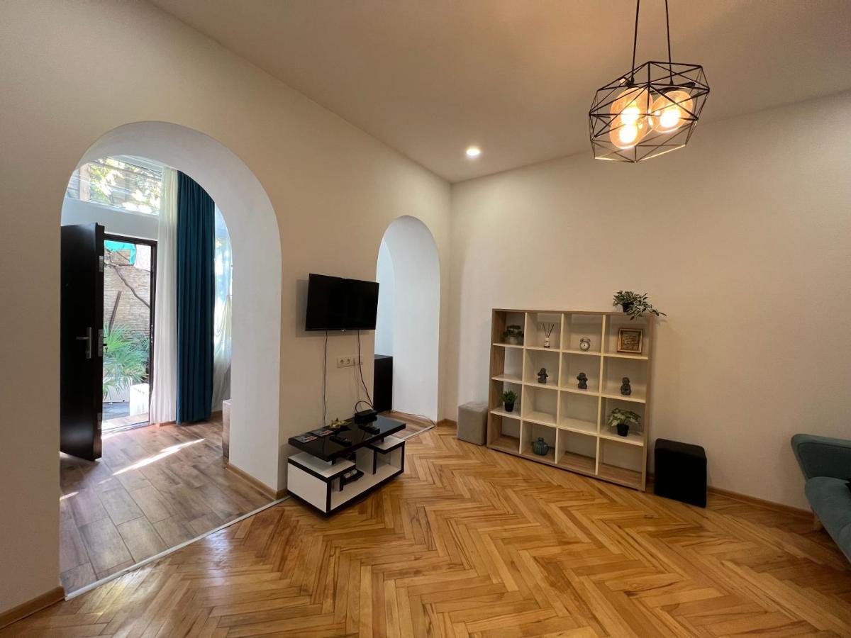 Cosy Apartment In Tbilisi Centre Екстер'єр фото