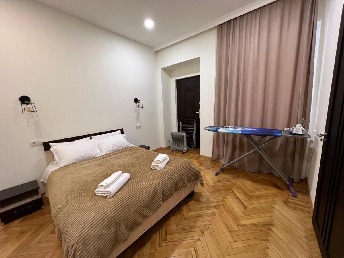 Cosy Apartment In Tbilisi Centre Екстер'єр фото