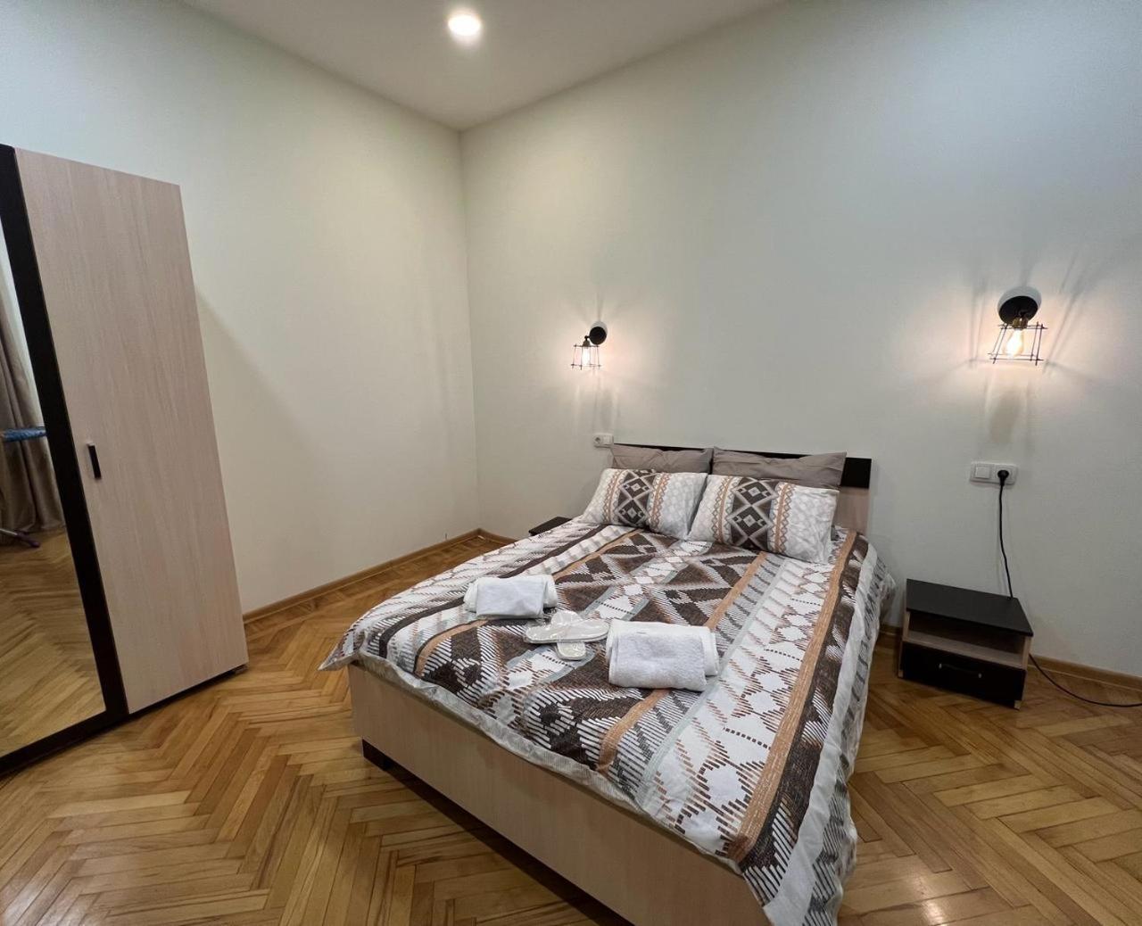 Cosy Apartment In Tbilisi Centre Екстер'єр фото