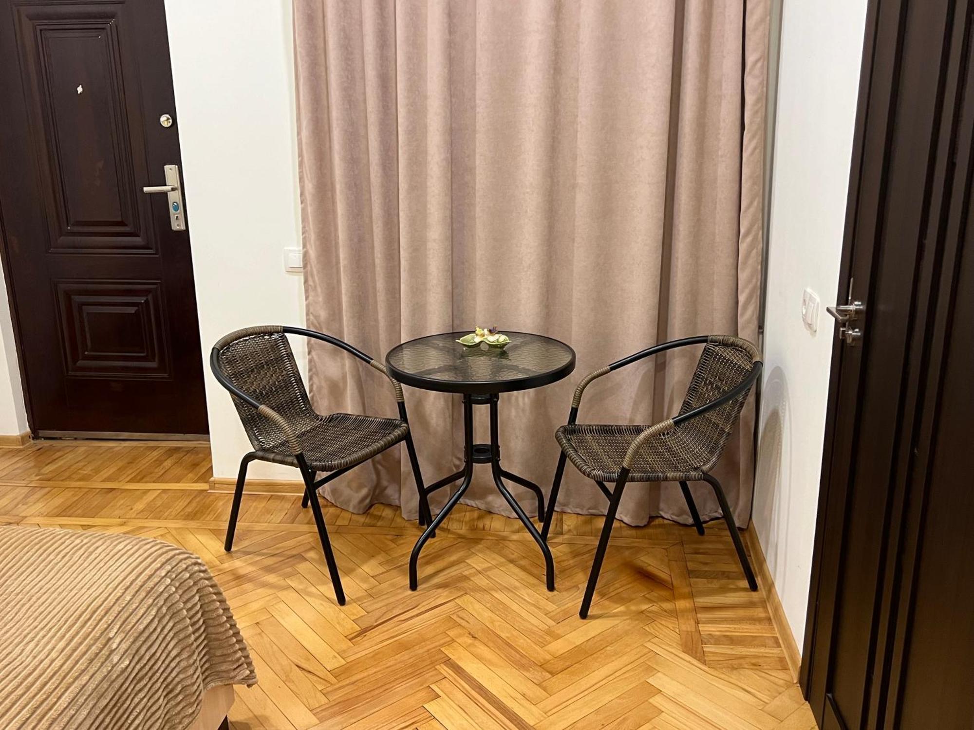Cosy Apartment In Tbilisi Centre Екстер'єр фото