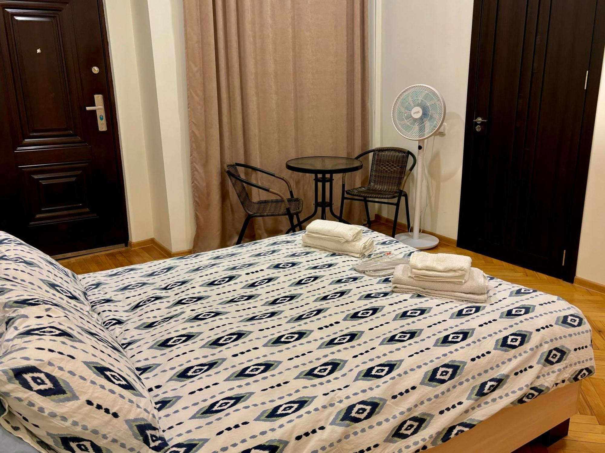 Cosy Apartment In Tbilisi Centre Екстер'єр фото